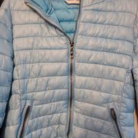 PIUMINO CON CAPPUCCIO AZZURRO