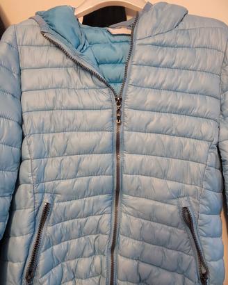 PIUMINO CON CAPPUCCIO AZZURRO