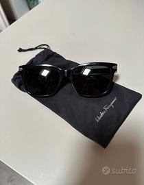 Occhiali da sole Salvatore Ferragamo SF917S neri