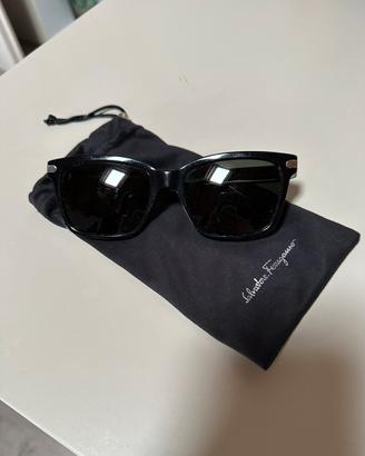 Occhiali da sole Salvatore Ferragamo SF917S neri