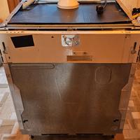 Lavastoviglie Ariston da incasso LI625 + accessori