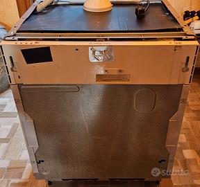 Lavastoviglie Ariston da incasso LI625 + accessori