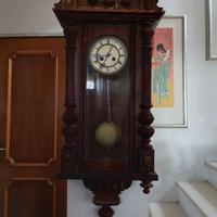 Antico orologio a pendolo