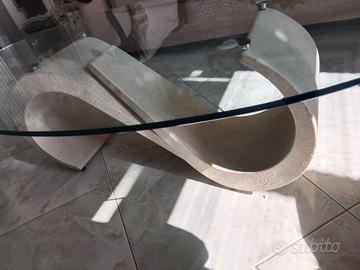 Tavolino di cristallo e pietra