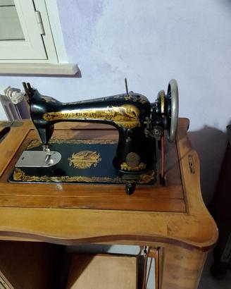 machina da cucire più taglia e cuci