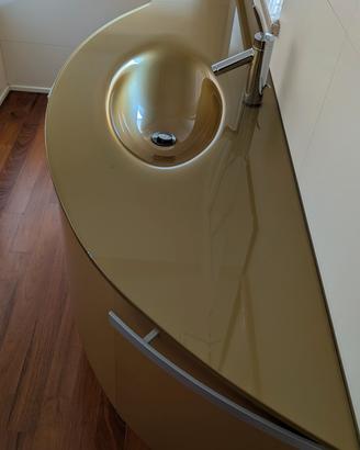 mobile bagno color giallo oro