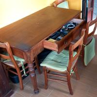 tavolo antico e 4 sedie