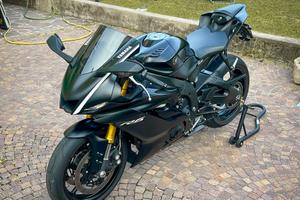 YAMAHA YZF R6 2018 - 5600 km