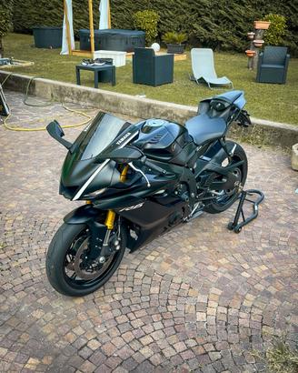 YAMAHA YZF R6 2018 - 5600 km