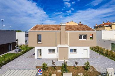 Villa di 170 m² con 4 locali e box auto a Saonara
