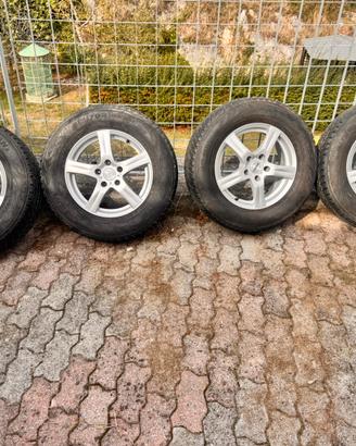 Gomme +cerchi 215/70/16