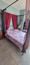 Letto a baldacchino matrimoniale 