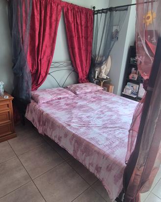 Letto a baldacchino matrimoniale 