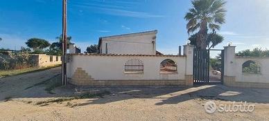 Tre Fontane "villetta un posto al sole" con ampi