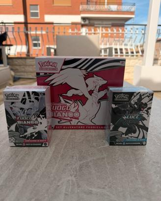 Lotto pokemon sigillato: ETB + 2 Booster bundle