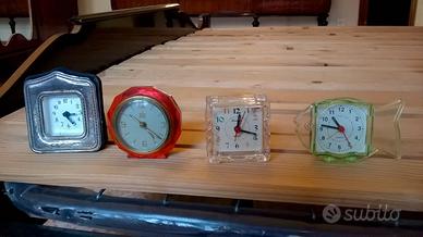 14 sveglie e un orologio da parete vintage