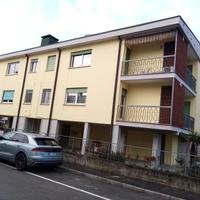 Ampio tricamere con 3 posti auto