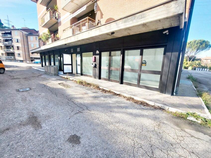 Locale Commerciale di mq 120 -PRC/106-