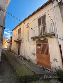 Casa indipendente su due livelli a Polistena