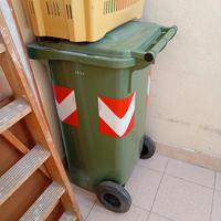 contenitore per rifiuti o altro 