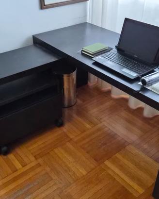 Scrivania Malm con piano estraibile
