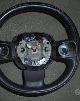 Volante Fiat 500L con comandi