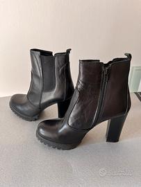 Stivaletti in pelle.