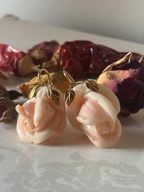 Orecchini oro 750 con rose grandi di corallo