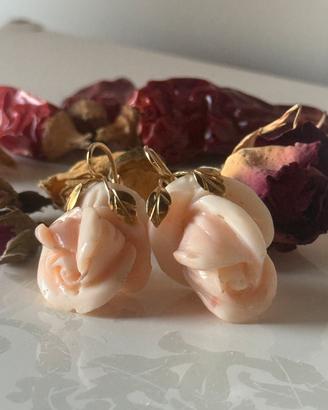 Orecchini oro 750 con rose grandi di corallo