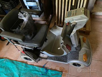 sedia a motore per disabili