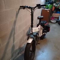 Bicicletta elettrica pieghevole