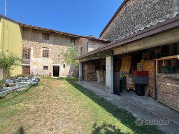 Rustico in sasso con giardino: una casa tutta d...