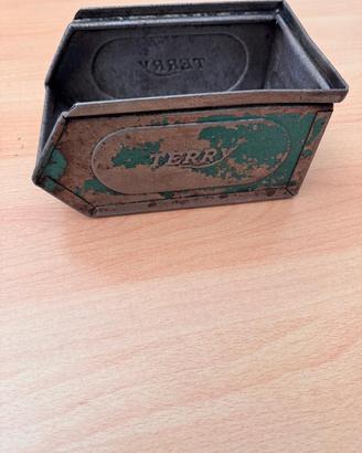 Cassetta in metallo portaminuterie vintage TERRY