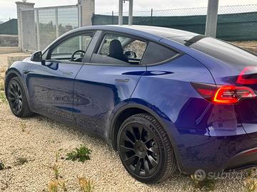 Tesla model y dual motor con boost