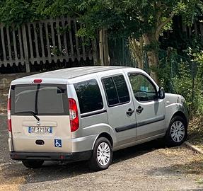 Dobló trasporto disabili tetto basso