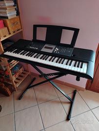 Tastiera Yamaha PSR-E233 