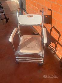 Sedia comoda da doccia e WC con ruote