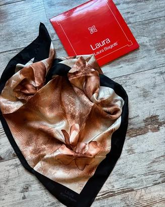 Foulard in pura seta vintage di Laura Biagiotti