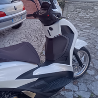 Beverly 300 2023