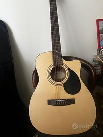 Chitarra acustica 