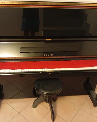 pianoforte a muro 