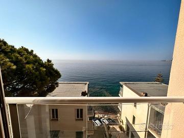 Casa vacanza fronte mare a Ospedaletti