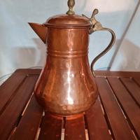 Caraffa in rame martellato