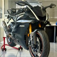 YAMAHA R6 TECH BLACK 2018 AKRAPOVIC FINANZIABILE