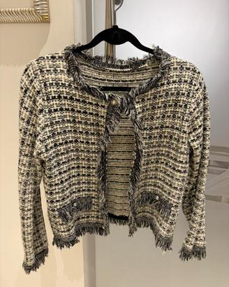 Giacca in tweed bianca e nera con frange e bottoni