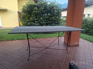 tavolo in pietra per giardino