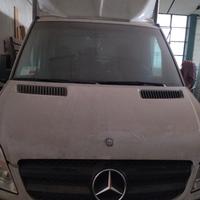 Autocarro Mercedes con cassone