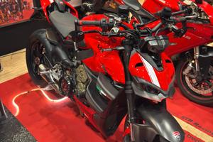 Accessori per Streetfigther v4 e  Panigale v4