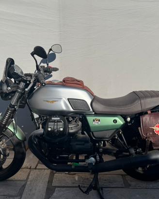 Moto Guzzi v7 centenario