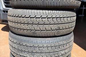 Gomme 215 70 15 C estive Barum